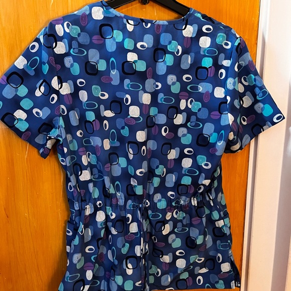 Cherokee Designer Vintage 2010 Scrubs Short Sleeves Top Medium EUC - Picture 4 of 6